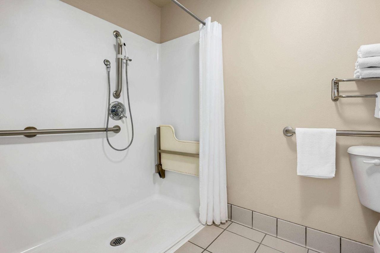 Baymont By Wyndham Fremont Hotel Exterior photo